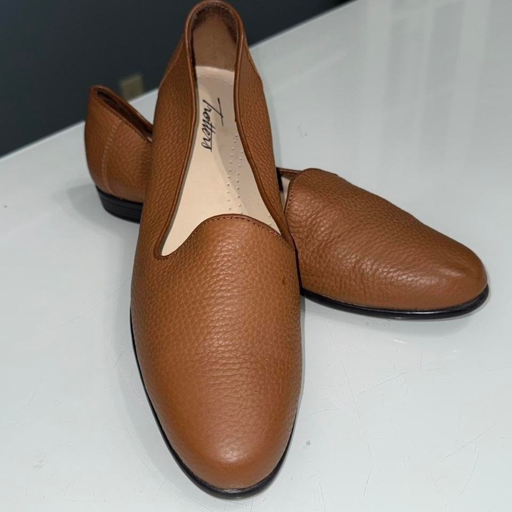 Trotters Brown Leatherโ Loafers | Women's 8 Narrow | Classic Comfort Flats